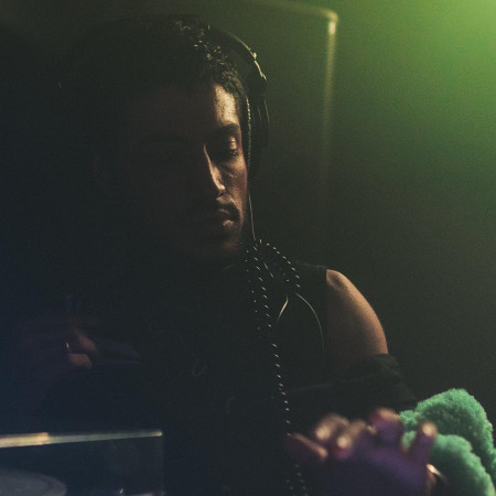 Alexx in Chainss