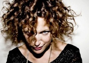 ANNIE MAC