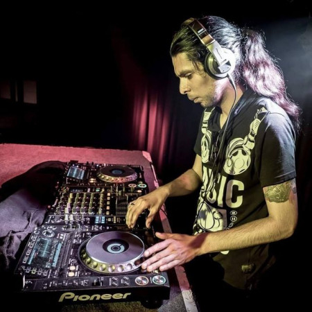 Dj C-los