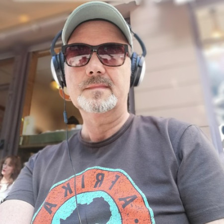 DJ Grooveaddict