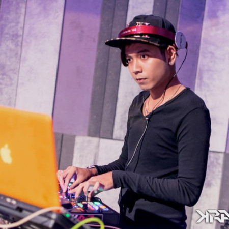 DJ Deucez