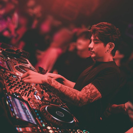 DJ GLINT