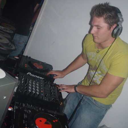 DJ Jackin The House