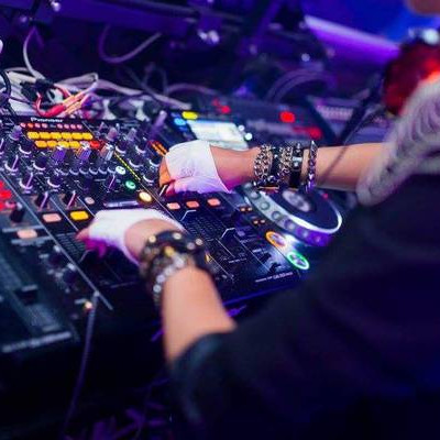 DJ LipsE