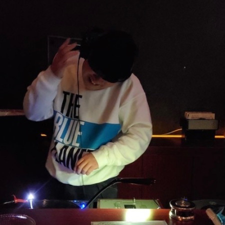 DJ AKIHISA