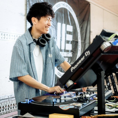 DJ AKIRA