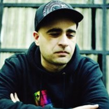DJ F