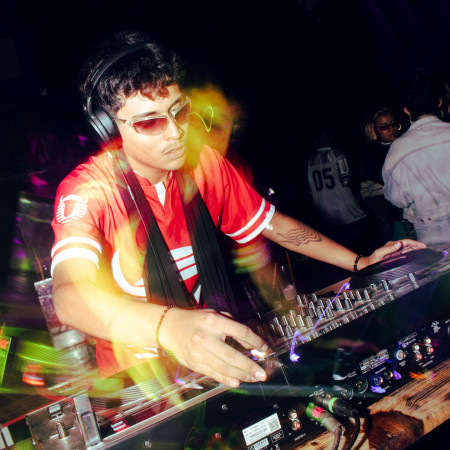 DJLOVETHEPARTY