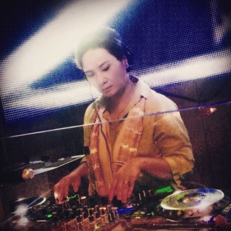 dj. MAYA R3D