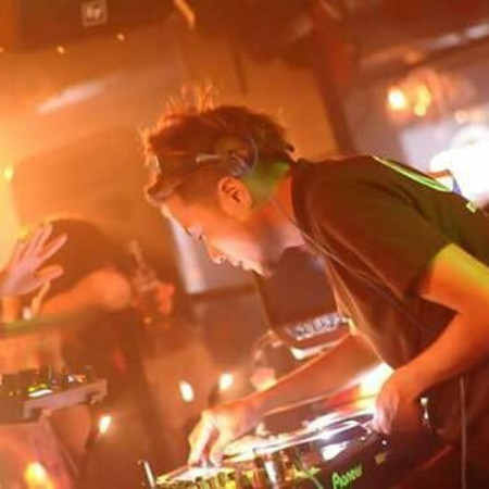 DJ SHOW