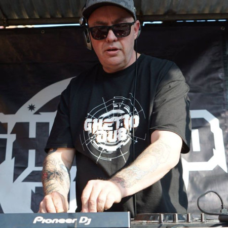 DJ VINYL JUNKIE