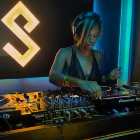 Farrah DJ