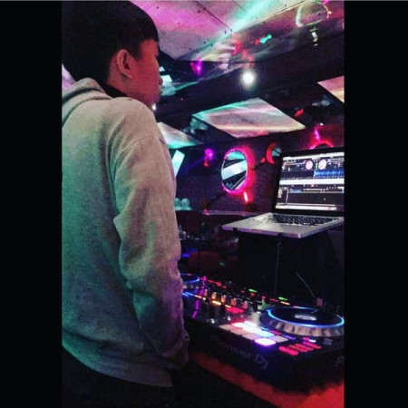 DJ_H.s(New acc)