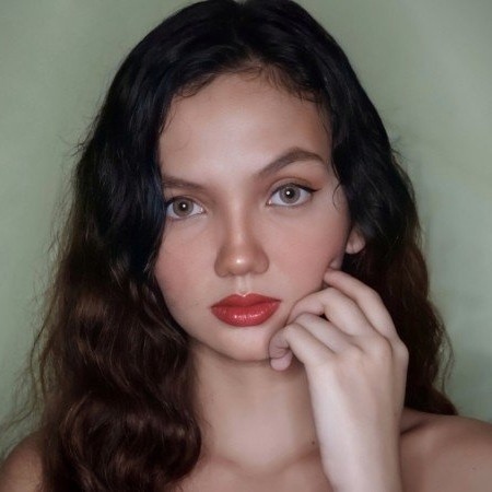 JUSTINE V