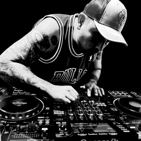 Molokü_Music (DJ & Producer)