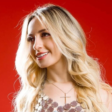 NINA CABALLERO