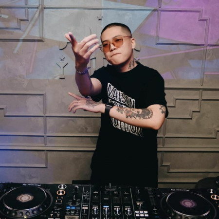DJ WAYZEE