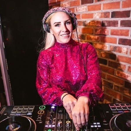 SARAH GIGGLE