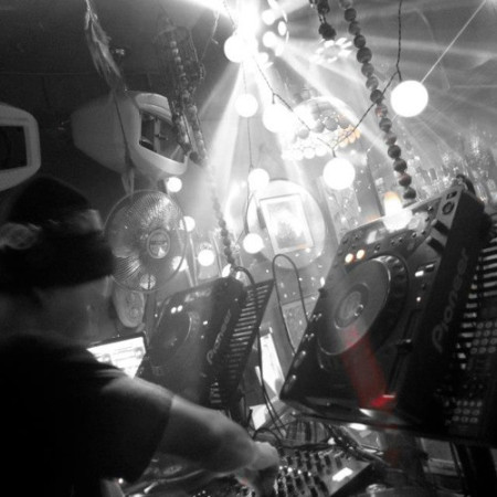 dj-M2O