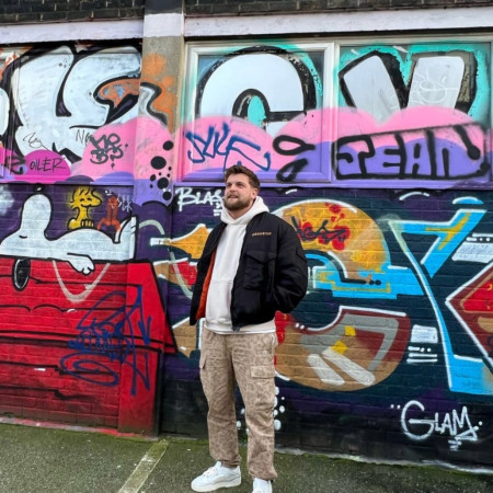Tommy- (UK)