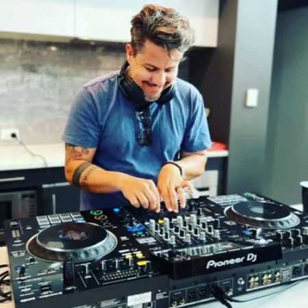 DJ  Renato