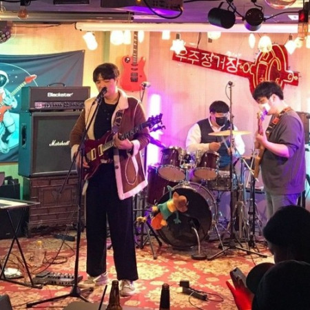 si woo (singer-songwriter & producer)