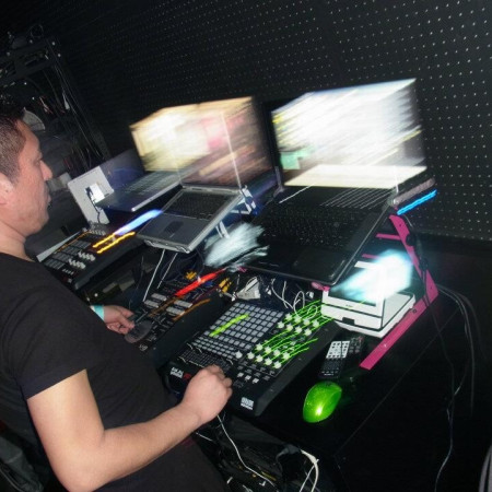 VJ D-MAN